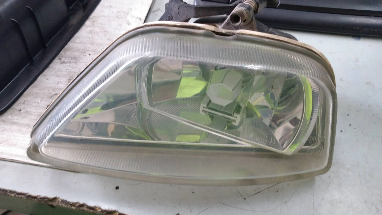 Foto de FARO ANTINIEBLA IZQUIERDO FORD FOCUS BERLINA (CAK) 1.8 16V CAT (116 CV / 85 KW) referencia 2M5115K201AE