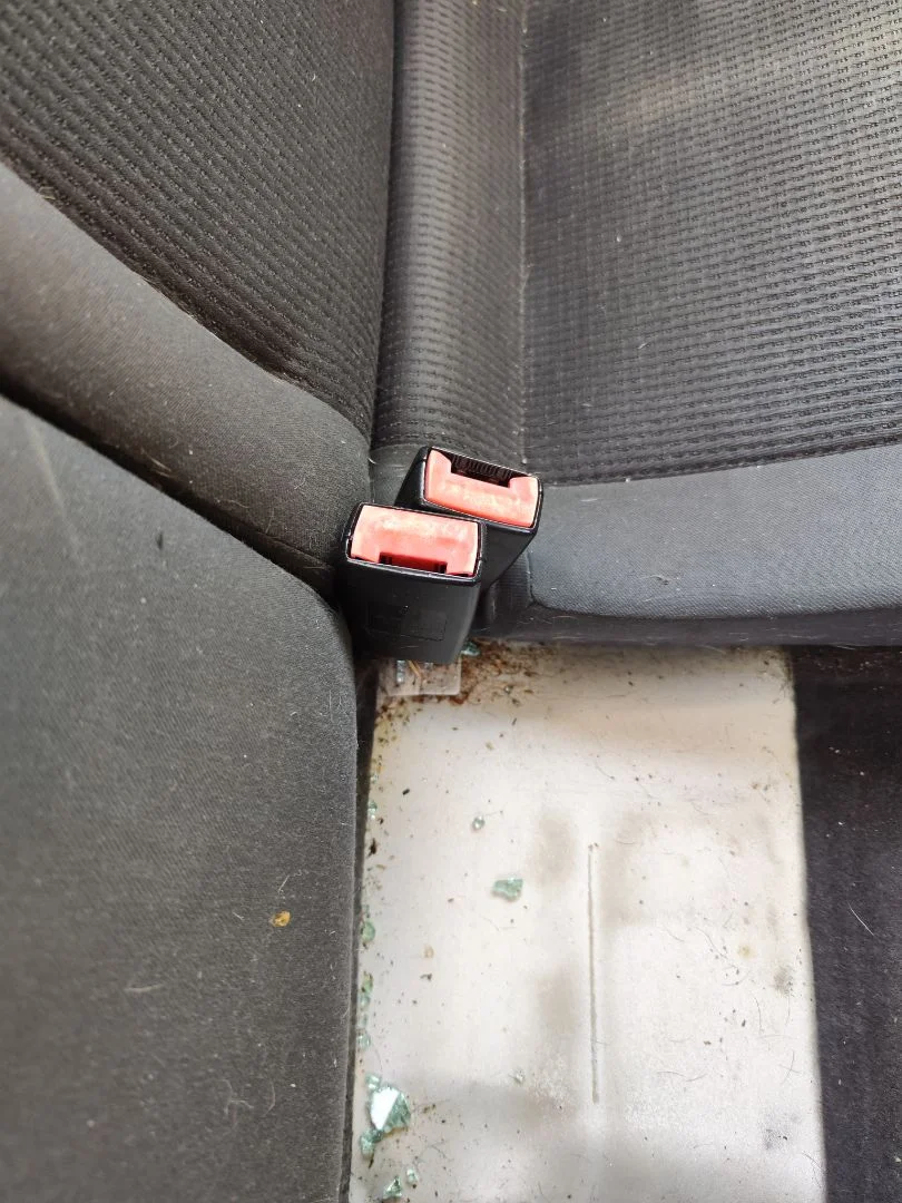 Foto de ENGANCHE CINTURON TRASERO CENTRAL VOLKSWAGEN POLO IV (9N1) 1.4 16V (75 CV / 55 KW)