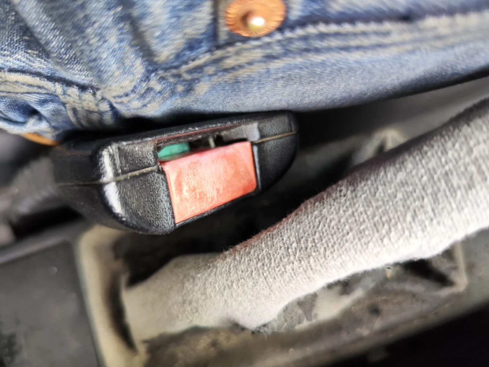 Foto de PRETENSOR AIRBAG IZQUIERDO OPEL CORSA C 1.2 16V CAT (Z 12 XE / LW4) (75 CV / 55 KW)
