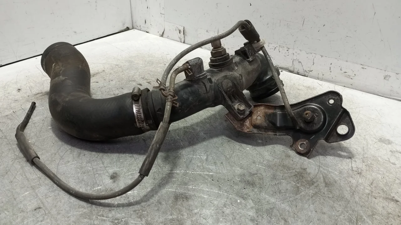 Foto de TUBO ASPIRACION ADMISION TOYOTA RAV4 (A3) 2.2 Turbodiesel CAT (136 CV / 100 KW) referencia 1736226010