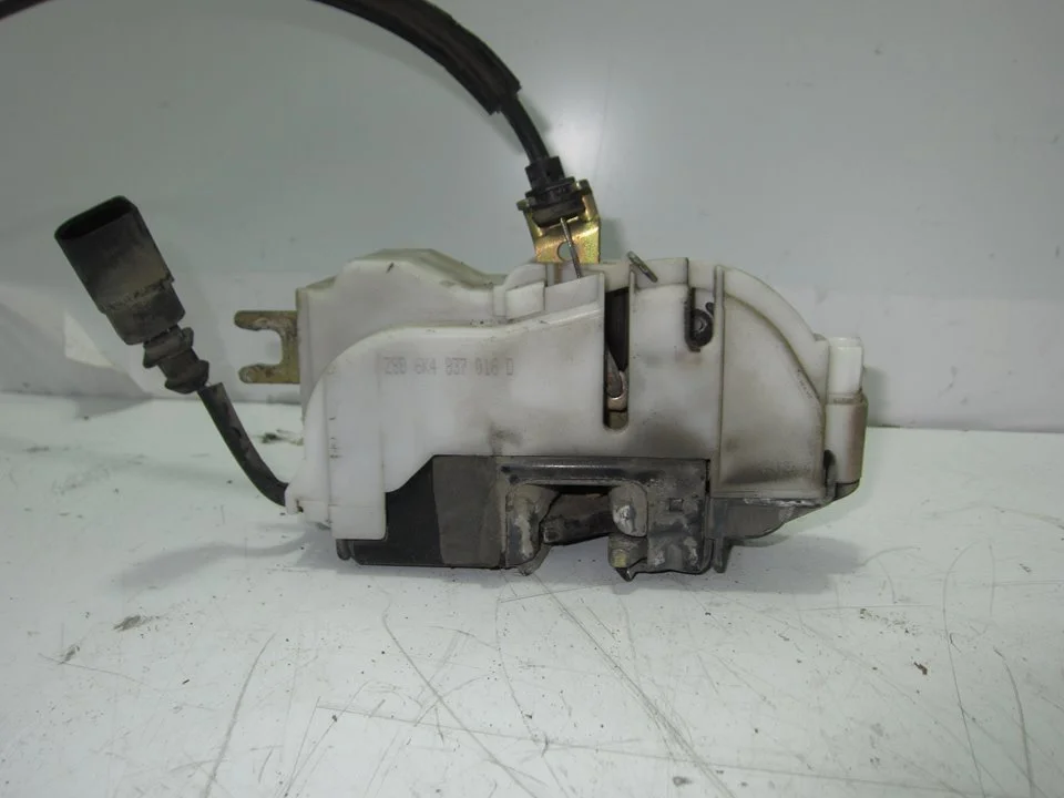 Foto de CERRADURA PUERTA DELANTERA DERECHA SEAT IBIZA (6K1) 1.4 (60 CV / 44 KW) referencia 6K4837016