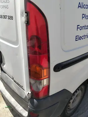 Foto de PILOTO TRASERO DERECHO RENAULT KANGOO I (F/KC0) 1.9 dCi Diesel CAT (84 CV / 62 KW)