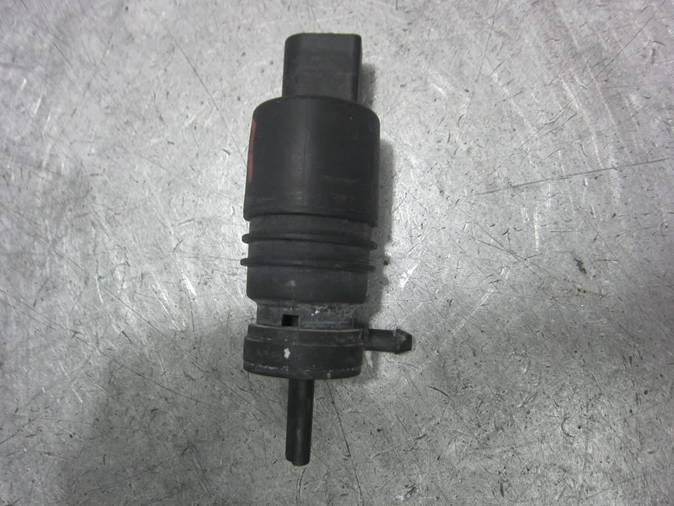 Foto de BOMBA LIMPIA BMW SERIE 3 CABRIO (E46) 2.5 24V (192 CV / 141 KW) referencia 67128377430