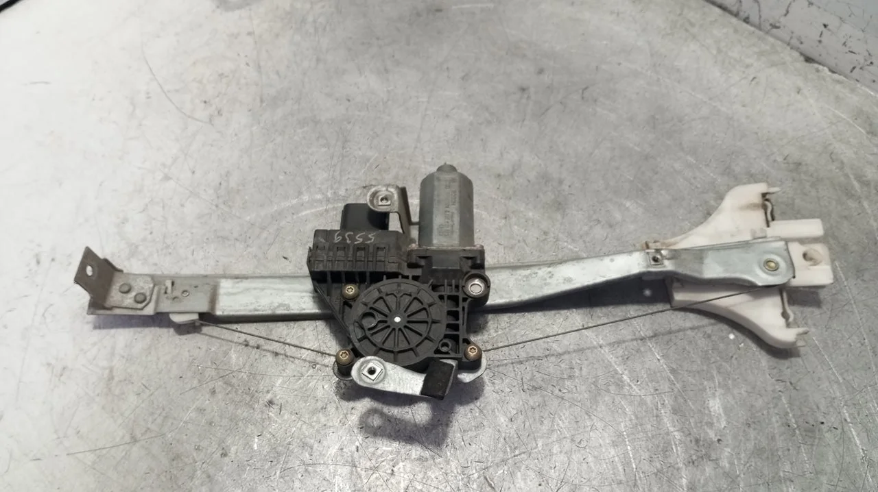 Foto de ELEVALUNAS TRASERO IZQUIERDO FORD MONDEO BERLINA (GE) 3.0 V6 24V CAT (226 CV / 166 KW) referencia 130821773