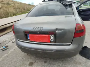 Foto de PORTON TRASERO AUDI A6 BERLINA (4B2) 2.4 V6 30V (165 CV / 121 KW)