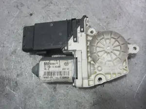 Foto de MOTOR ELEVALUNAS DELANTERO DERECHO SEAT LEON (1M1) 1.9 TDI (101 CV / 74 KW) referencia 1C1959802A foto 2