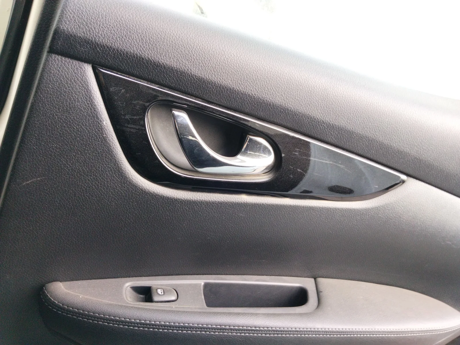 Foto de MANETA INTERIOR TRASERA DERECHA NISSAN QASHQAI (J11E) 1.2 16V CAT (116 CV / 85 KW)
