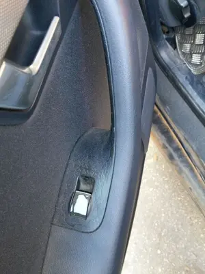 Foto de MANDO ELEVALUNAS TRASERO IZQUIERDO AUDI A4 BERLINA (8E) 1.9 TDI (131 CV / 96 KW)
