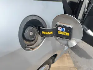 Foto de TAPA EXTERIOR COMBUSTIBLE PEUGEOT 308 SW 2.0 16V HDi FAP CAT (RHR / DW10BTED4) (136 CV / 100 KW) foto 2