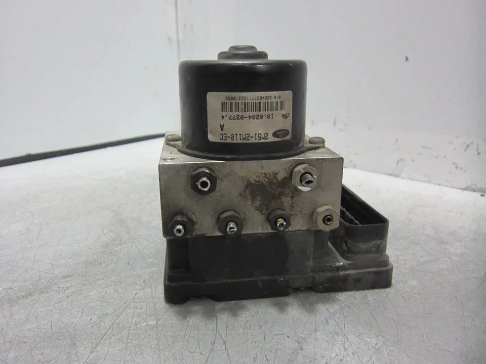 Foto de ABS FORD FOCUS BERLINA (CAK) 1.6 16V CAT (101 CV / 74 KW) referencia 2M512M110EC