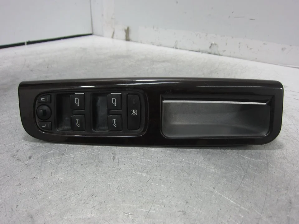 Foto de MANDO ELEVALUNAS DELANTERO IZQUIERDO VOLVO V50 FAMILIAR 1.6 Diesel CAT (110 CV / 81 KW) referencia 30710787