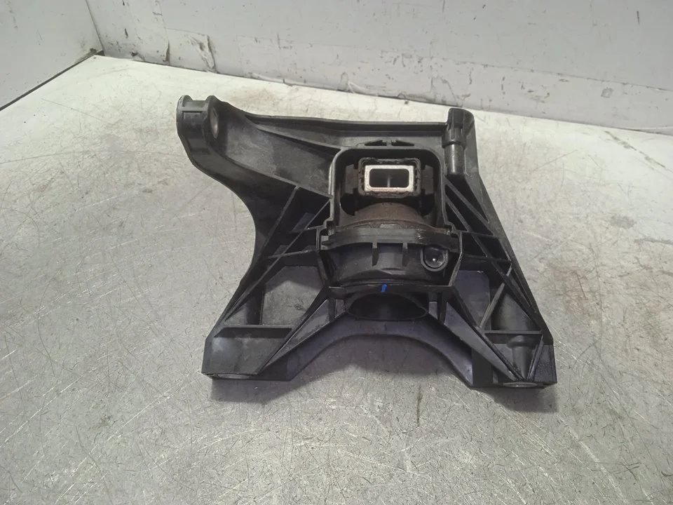 Foto de SOPORTE MOTOR IZQUIERDO PEUGEOT 3008 1.5 Blue-HDI FAP (131 CV / 96 KW) referencia 9820297580