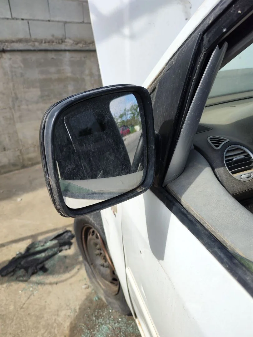 Foto de RETROVISOR IZQUIERDO VOLKSWAGEN CADDY (2K)(02.2004) 1.9 TDI (BSU) (75 CV / 55 KW)