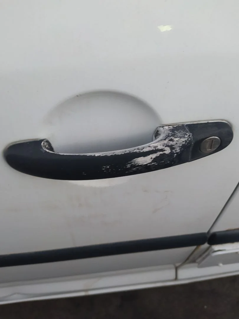 Foto de MANETA EXTERIOR DELANTERA IZQUIERDA VOLKSWAGEN CADDY (2K)(02.2004) 1.9 TDI (105 CV / 77 KW)