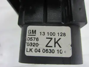 Foto de MANDO LUCES OPEL ASTRA H GTC 1.9 CDTI (120 CV / 88 KW) referencia 13100128 foto 4
