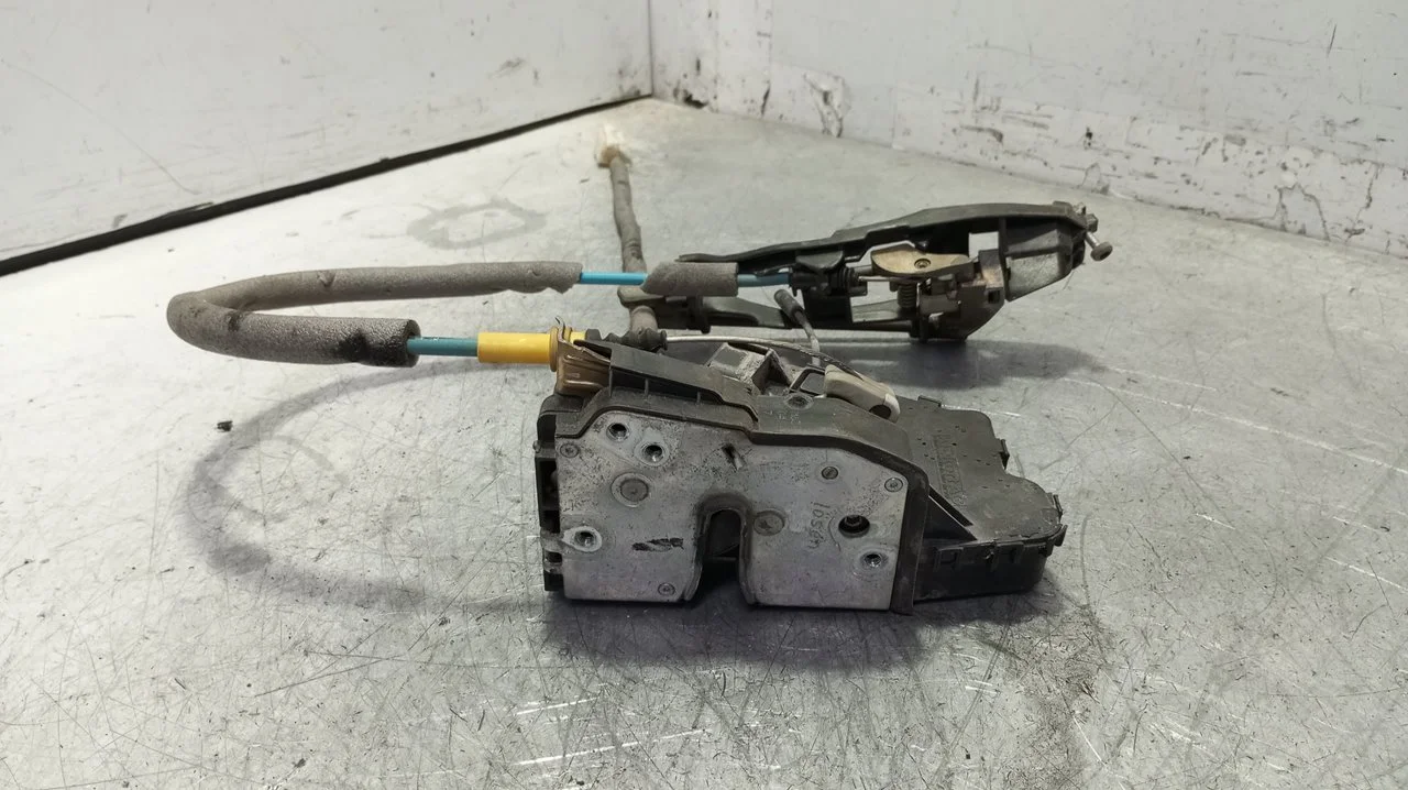 Foto de CERRADURA PUERTA TRASERA IZQUIERDA BMW SERIE 3 BERLINA (E46) 2.0 16V Diesel CAT (150 CV / 110 KW) referencia 51227011245