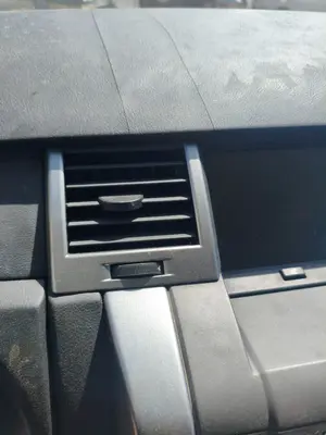 Foto de REJILLA AIREADORA LAND ROVER RANGE ROVER SPORT 4.4 V8 CAT (299 CV / 220 KW)