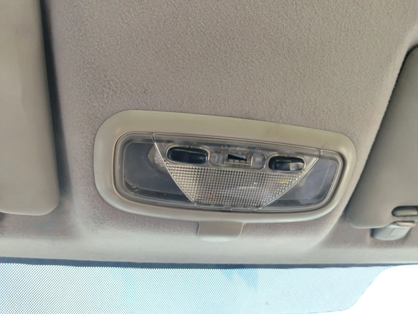 Foto de LUZ INTERIOR FORD FOCUS BERLINA (CAK) 1.6 16V CAT (101 CV / 74 KW) referencia 4704788