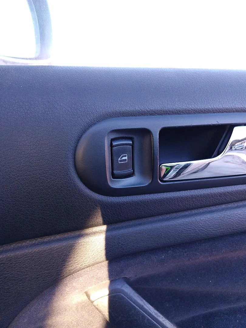 Foto de MANDO ELEVALUNAS DELANTERO DERECHO VOLKSWAGEN PASSAT BERLINA (3B3) 1.9 TDI (131 CV / 96 KW)
