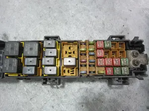 Foto de CAJA RELES / FUSIBLES JEEP GRAND CHEROKEE (WJ/WG) 2.7 CRD CAT (163 CV / 120 KW) referencia P56050255AB foto 3
