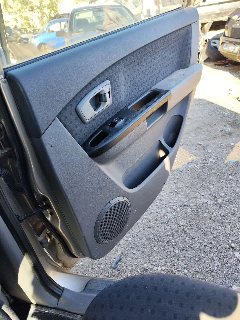 Foto de ELEVALUNAS TRASERO DERECHO KIA CARENS (RS) 1.8 16V CAT (126 CV / 93 KW)