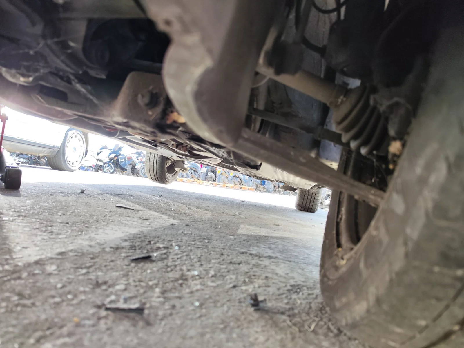 Foto de BRAZO SUSPENSION DELANTERO IZQUIERDO VOLKSWAGEN POLO IV (9N1) 1.4 16V (75 CV / 55 KW)