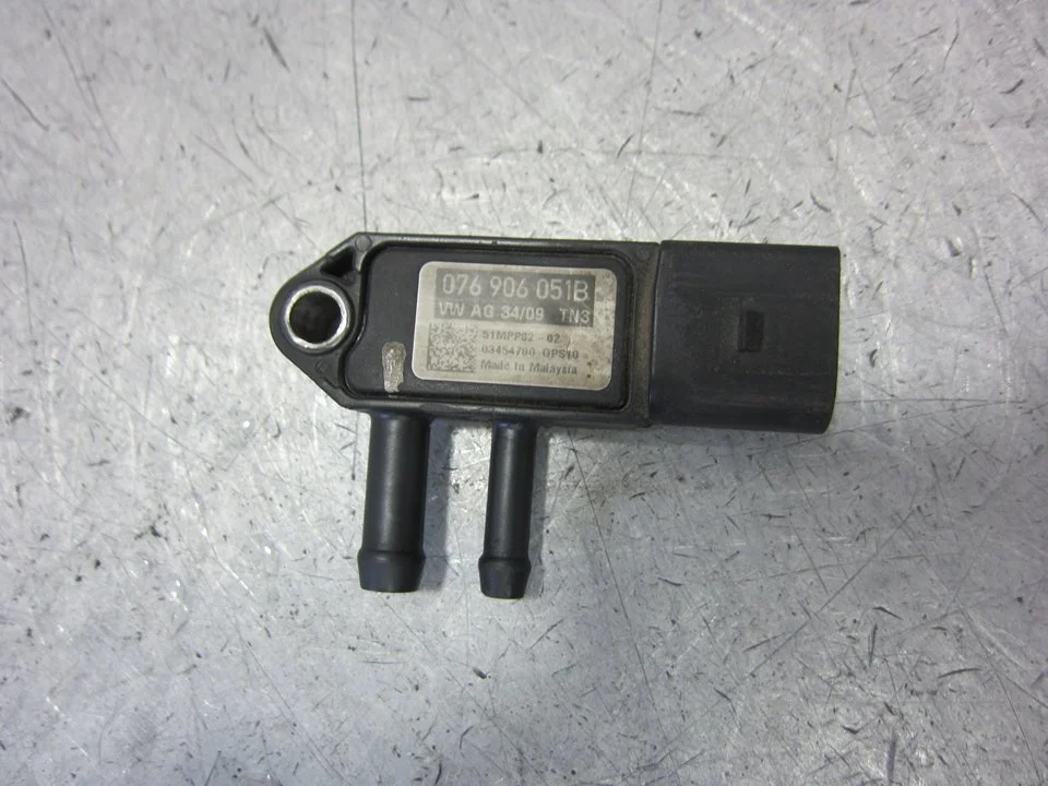 Foto de SENSOR VOLKSWAGEN GOLF VI (5K1)(10.2008) 1.6 TDI DPF (105 CV / 77 KW) referencia 076906051B