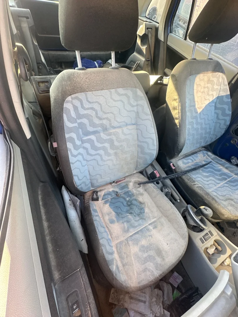 Foto de ASIENTO DELANTERO DERECHO SKODA FABIA COMBI (5J5) 1.4 TDI (80 CV / 59 KW) referencia 5J4881022LA