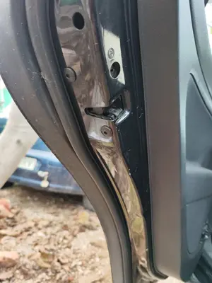 Foto de CERRADURA PUERTA TRASERA IZQUIERDA SEAT TOLEDO (5P2) 2.0 TDI (140 CV / 103 KW) referencia 7L0839016D foto 2