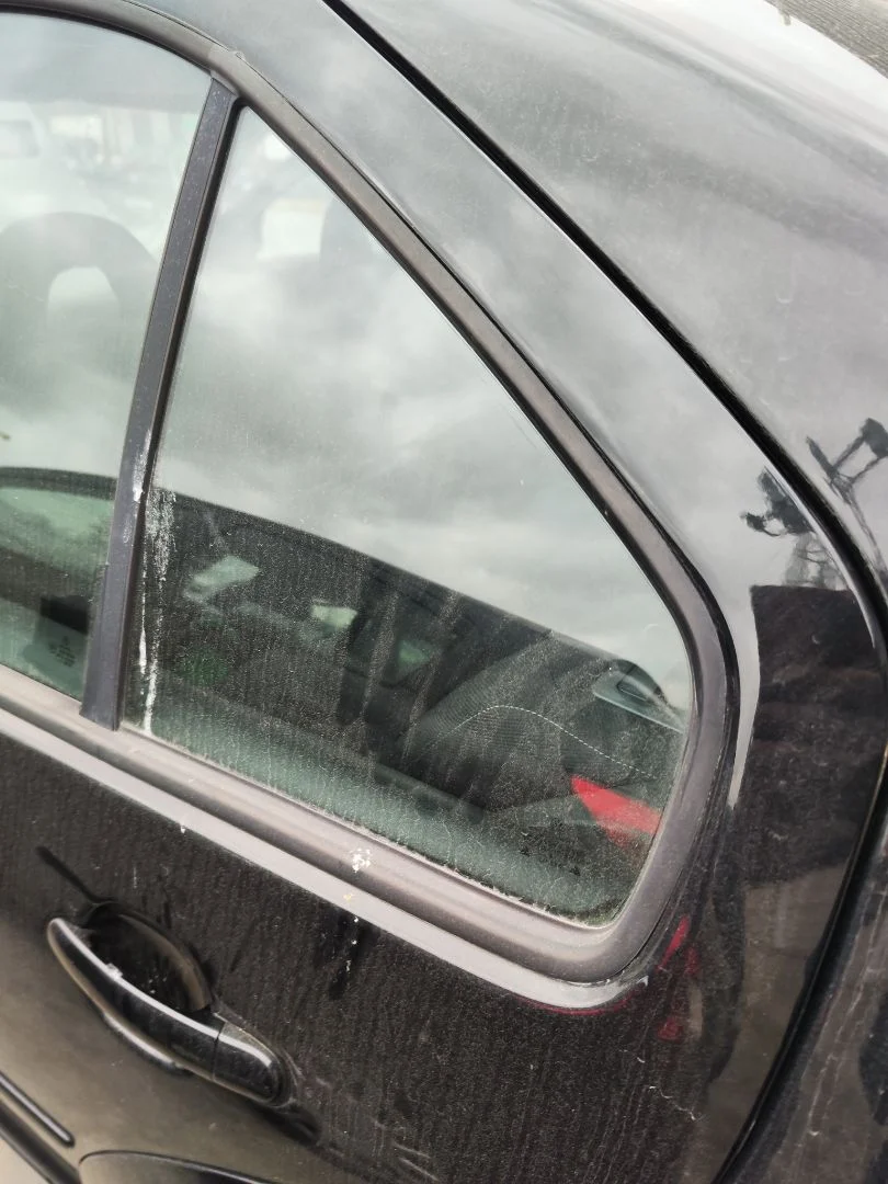 Foto de LUNA CUSTODIA TRASERA IZQUIERDA VOLKSWAGEN BORA BERLINA (1J2)(1998) 1.9 TDI (110 CV / 81 KW)