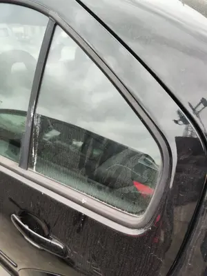 Foto de LUNA CUSTODIA TRASERA IZQUIERDA VOLKSWAGEN BORA BERLINA (1J2)(1998) 1.9 TDI (110 CV / 81 KW)