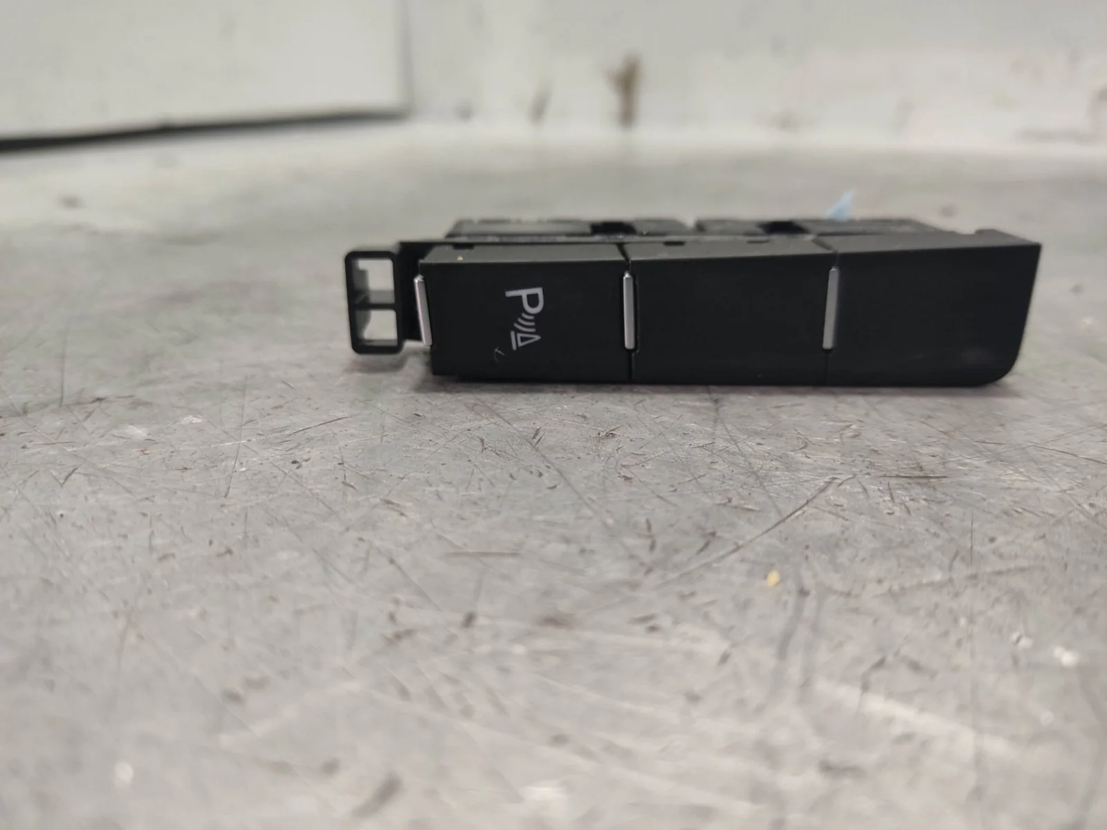 Foto de INTERRUPTOR VOLKSWAGEN GOLF VII BERLINA (BQ1/BE2) 1.6 TDI (116 CV / 85 KW) referencia 5G192723E