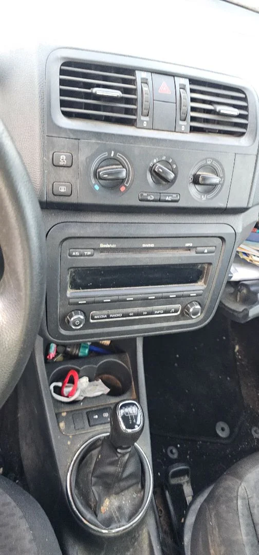 Foto de SISTEMA AUDIO / RADIO CD SKODA FABIA (5J2) 1.2 (60 CV / 44 KW)