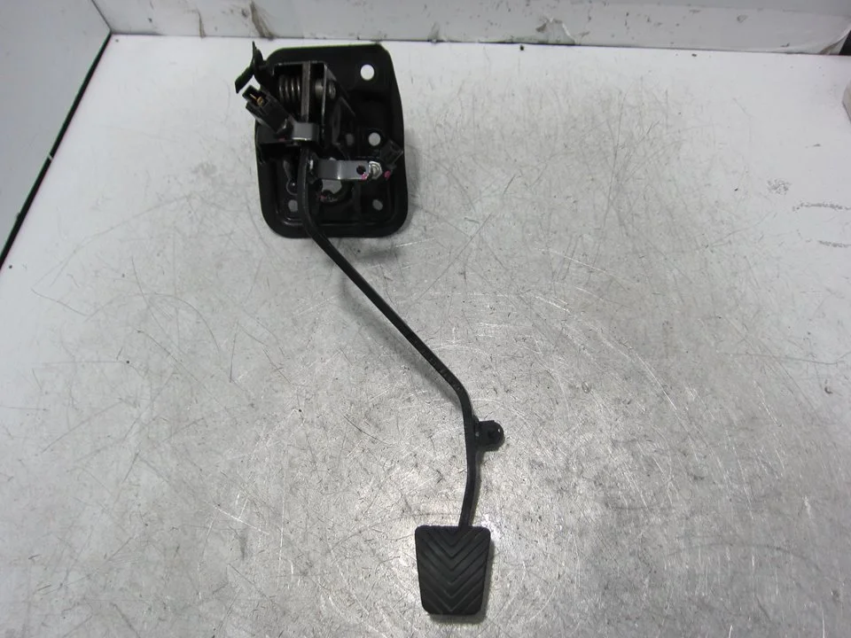 Foto de PEDAL EMBRAGUE MITSUBISHI ASX (GA0W) 1.6 CAT (117 CV / 86 KW)