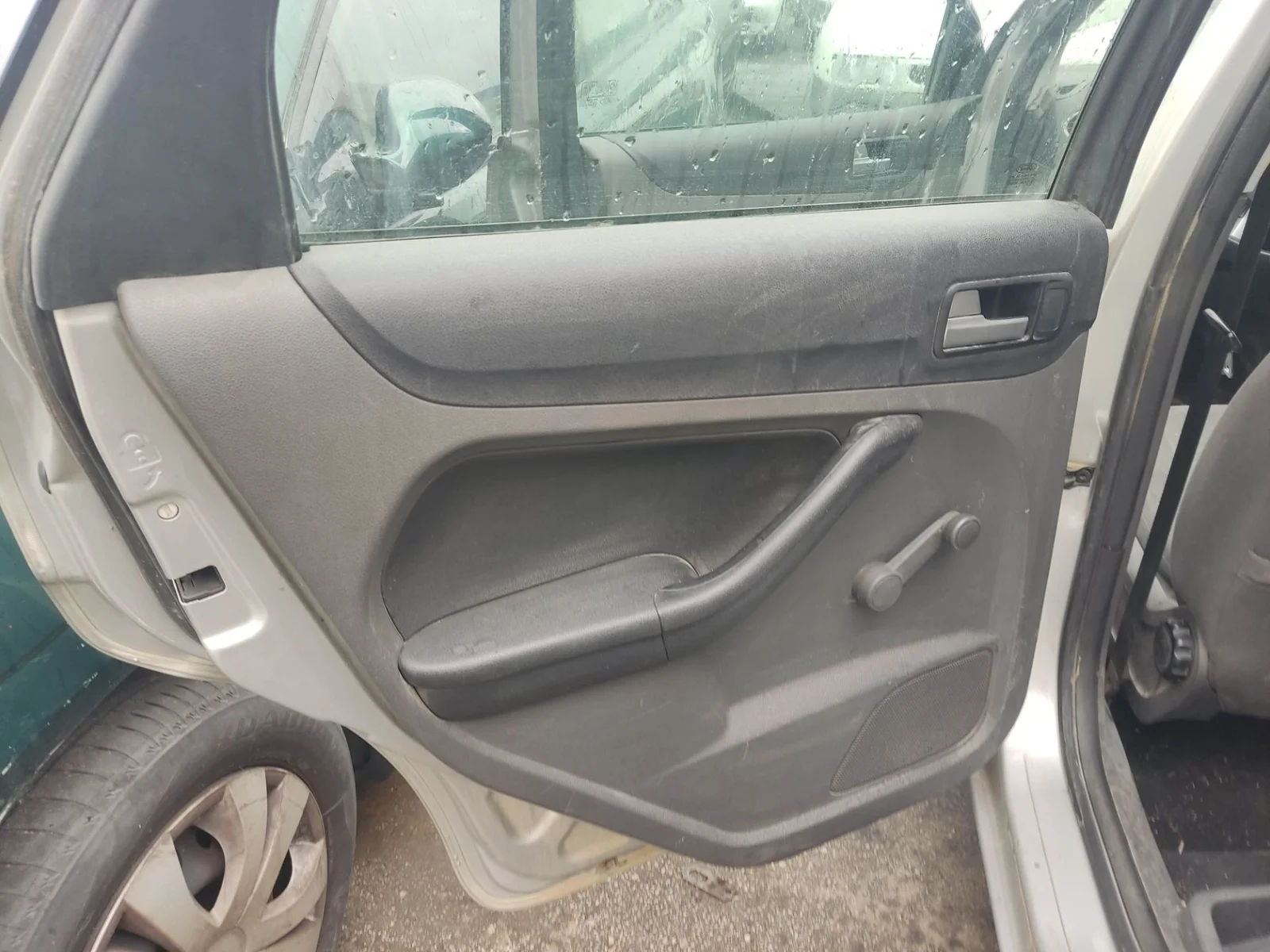 Foto de GUARNECIDO PUERTA TRASERA IZQUIERDA FORD FOCUS BERLINA (CAP) 1.8 TDCi Turbodiesel CAT (116 CV / 85 KW) referencia 1515418