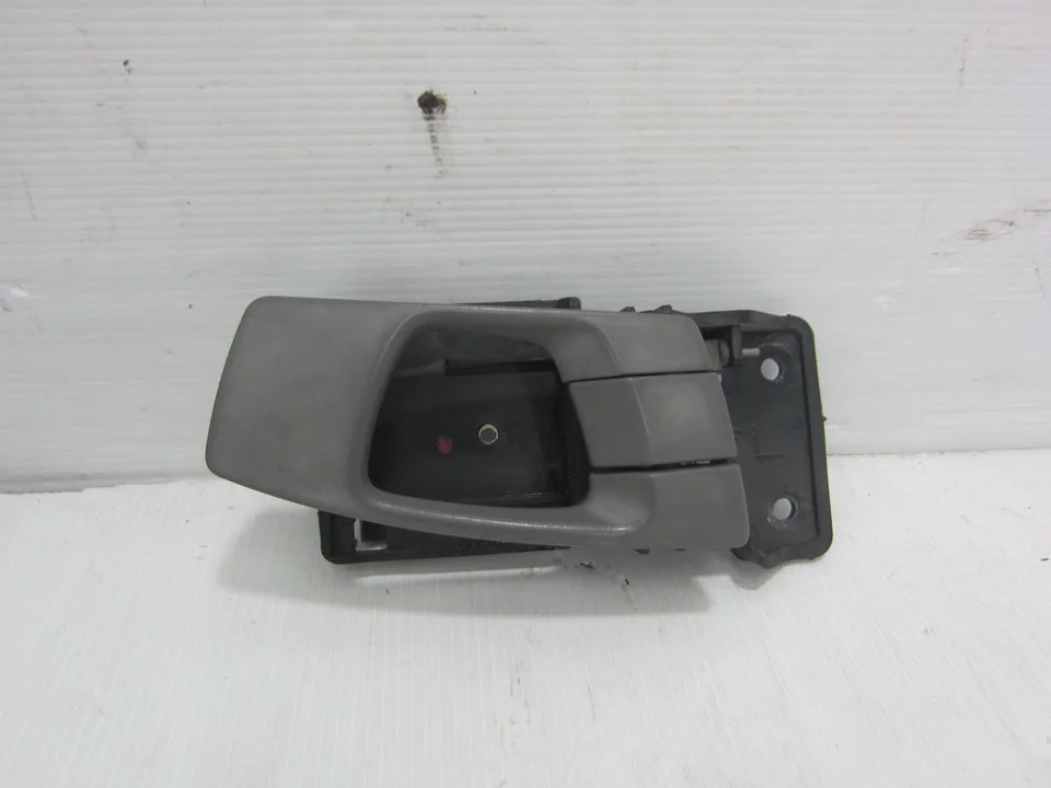 Foto de MANETA INTERIOR TRASERA IZQUIERDA KIA CARENS (RS) 2.0 Turbodiesel CAT (113 CV / 83 KW) referencia 0K2FA59330