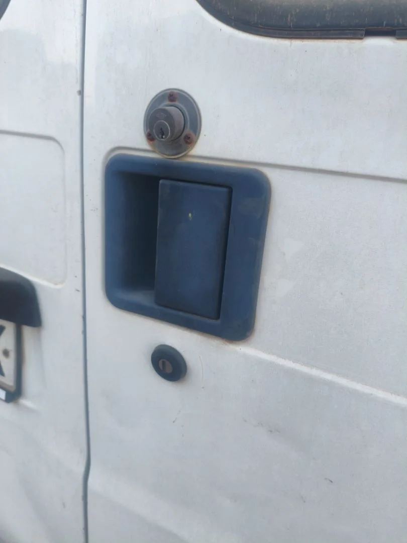 Foto de MANETA EXTERIOR MALETERO / PORTON CITROEN JUMPER FURGÓN 2.5 Diesel (86 CV / 63 KW)