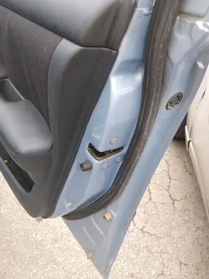 Foto de CERRADURA PUERTA DELANTERA DERECHA TOYOTA COROLLA (E12) 1.4 16V CAT (97 CV / 71 KW)