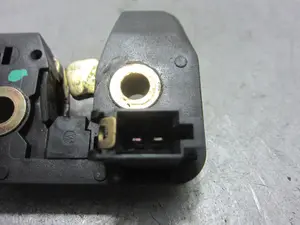 Foto de CERRADURA MALETERO / PORTON VOLKSWAGEN GOLF III (1H1)(11.1991) 1.8 (75 CV / 55 KW) referencia 1H6827505A foto 3