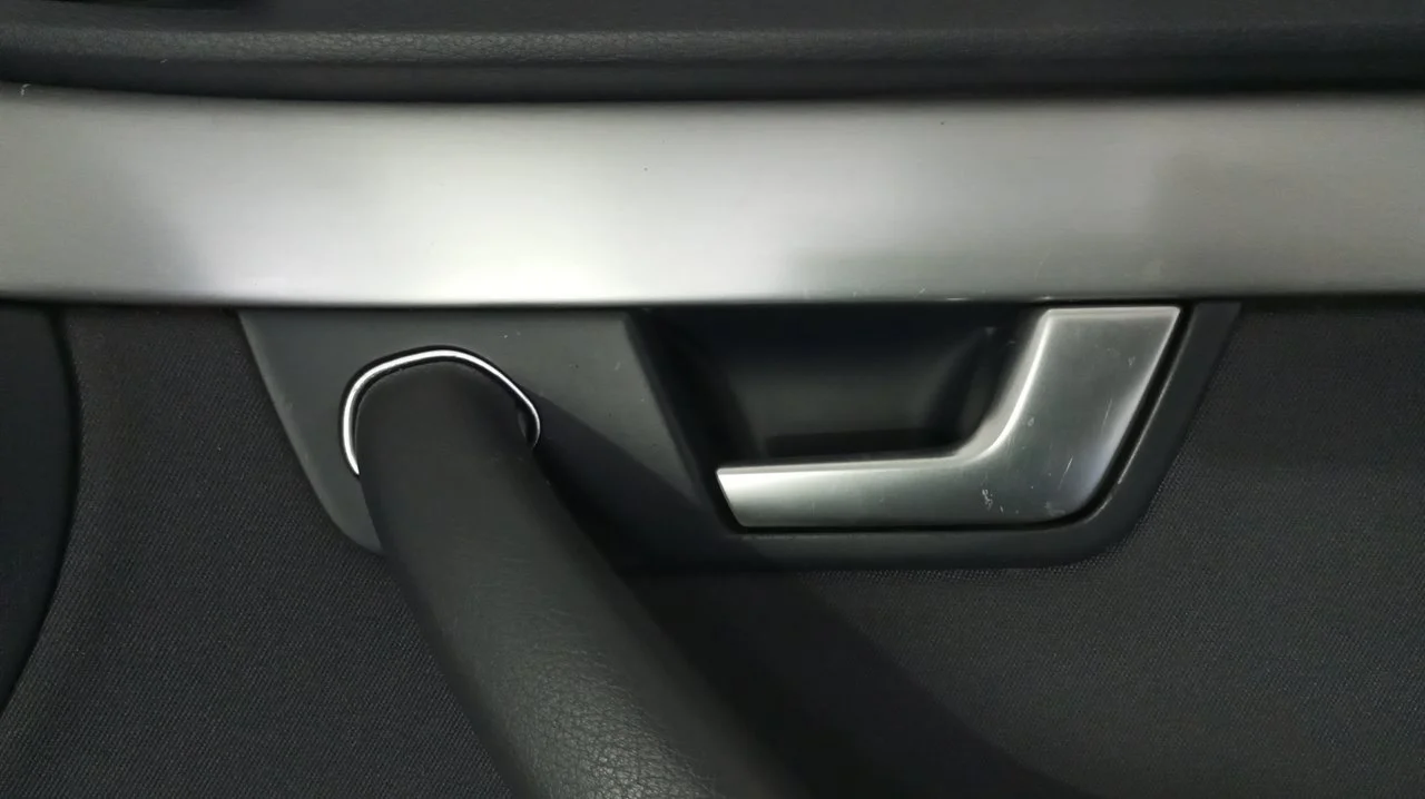 Foto de MANETA INTERIOR DELANTERA DERECHA AUDI A4 BERLINA (8E) 2.0 16V TDI (170 CV / 125 KW) referencia 8E1837020