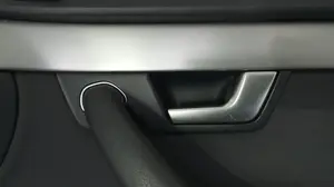 Foto de MANETA INTERIOR DELANTERA DERECHA AUDI A4 BERLINA (8E) 2.0 16V TDI (170 CV / 125 KW) referencia 8E1837020