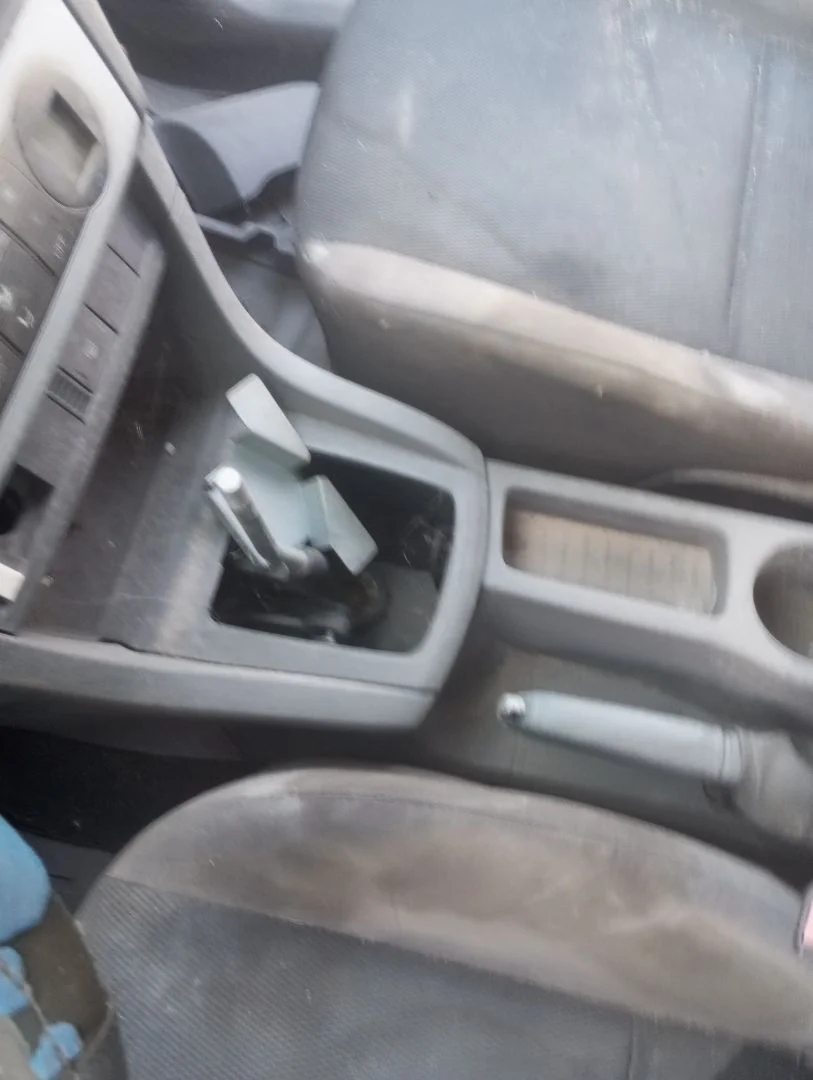 Foto de PALANCA CAMBIO FORD FOCUS BERLINA (CAP) 1.6 TDCi CAT (109 CV / 80 KW)