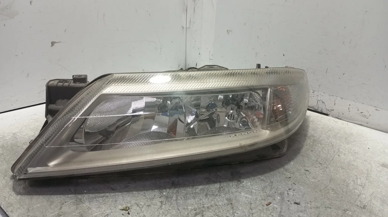 Foto de FARO IZQUIERDO RENAULT LAGUNA II (BG0) 2.2 dCi Turbodiesel (150 CV / 110 KW) referencia 7701474502