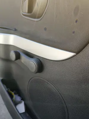 Foto de MANETA ELEVALUNAS TRASERA IZQUIERDA KIA CEED (JD) 1.4 CAT (99 CV / 73 KW)