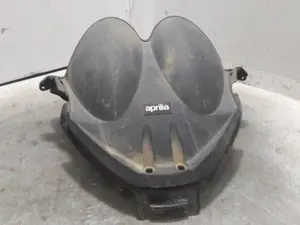 Foto de MOLDURA APRILIA ATLANTIC 125 / 250 125 cm3 - 10 kW (14 CV / 10 KW) referencia DIS 105618 foto 3