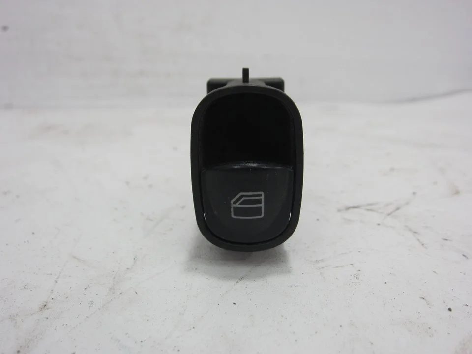 Foto de MANDO ELEVALUNAS DELANTERO DERECHO MERCEDES-BENZ CLASE C (BM 203) BERLINA referencia A2038200210