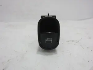 Foto de MANDO ELEVALUNAS DELANTERO DERECHO MERCEDES-BENZ CLASE C (BM 203) BERLINA referencia A2038200210
