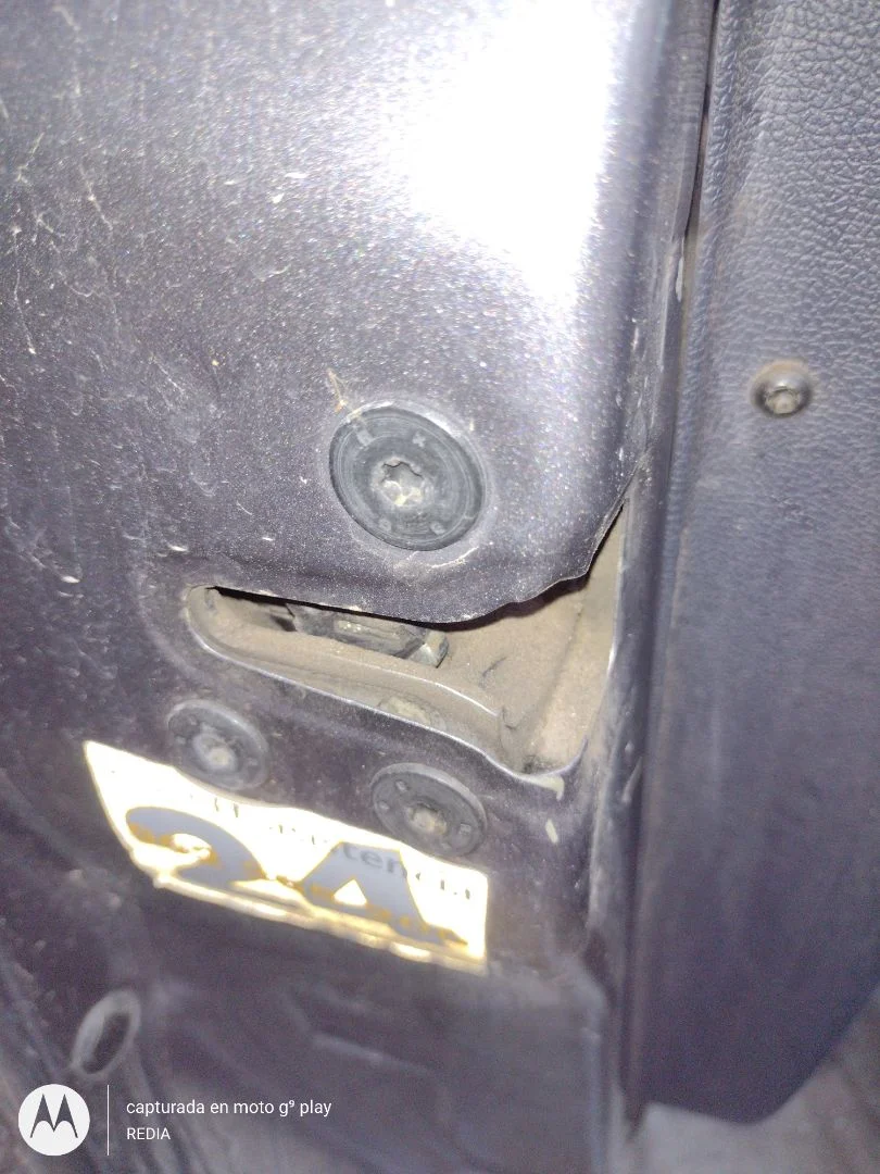 Foto de CERRADURA PUERTA DELANTERA IZQUIERDA RENAULT CLIO III 1.2 16V (75 CV / 55 KW)