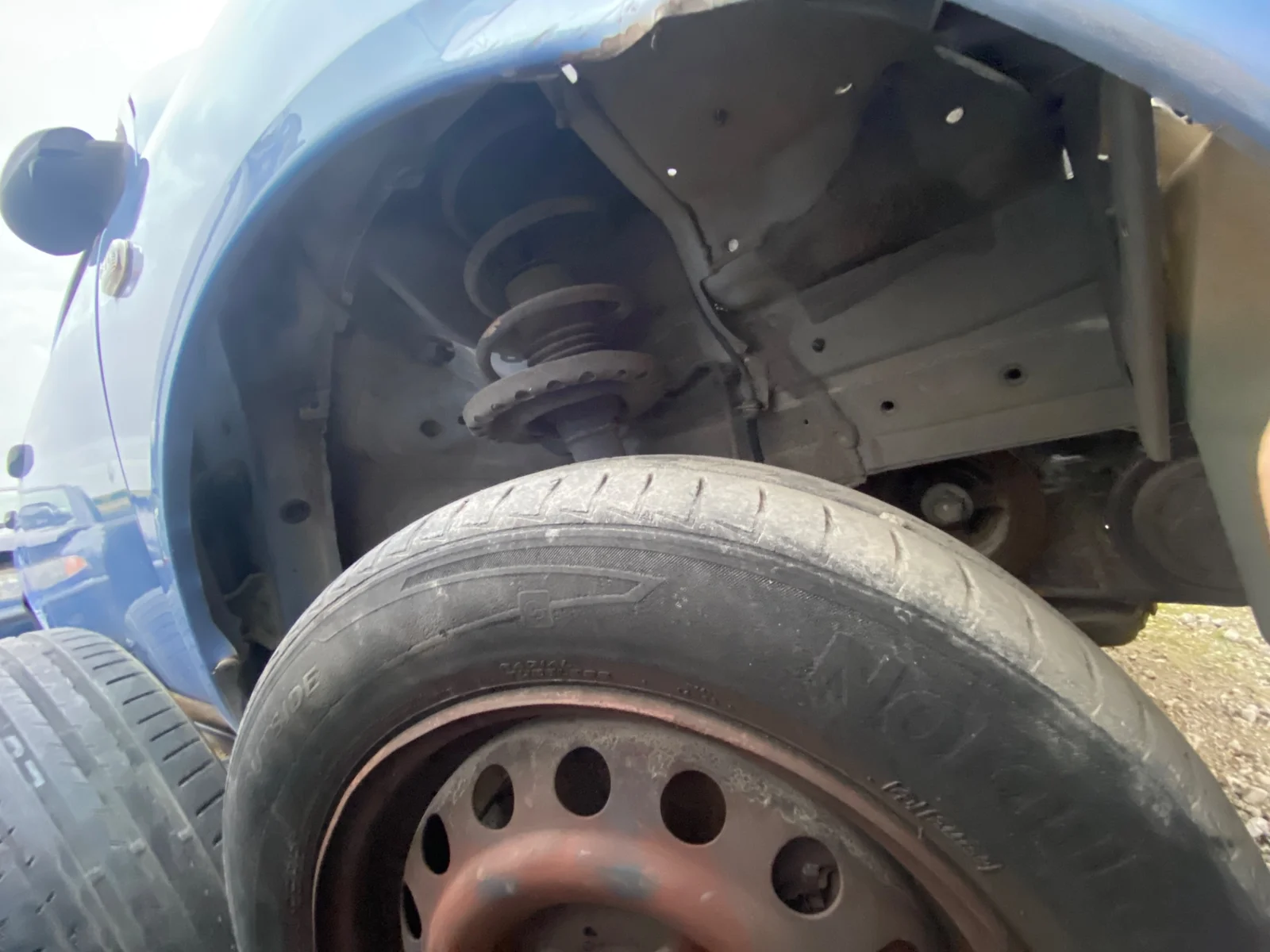 Foto de PASO RUEDA DELANTERO DERECHO NISSAN MICRA (K12E) 1.2 CAT (65 CV / 48 KW)