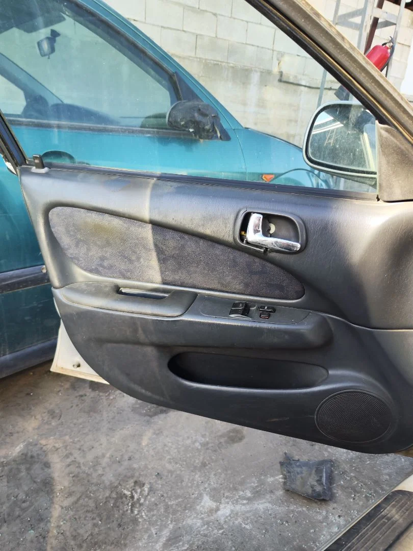 Foto de GUARNECIDO PUERTA DELANTERA IZQUIERDA TOYOTA COROLLA (E11) 2.0 Turbodiesel CAT (90 CV / 66 KW) referencia 6762002720B1